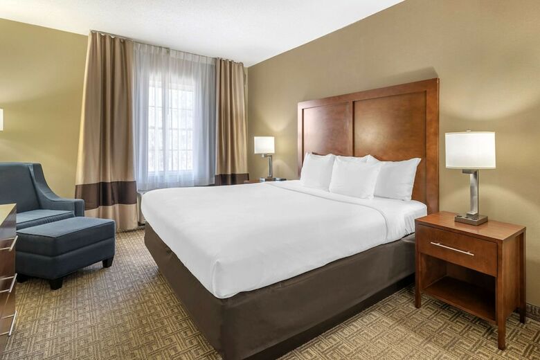 Hotel Comfort Inn & Suites