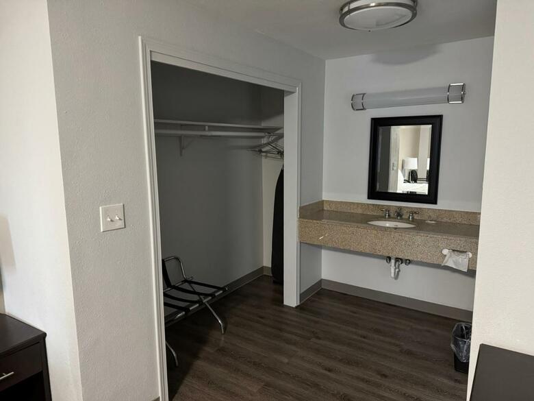 Hotel Studio 6 Suites Vancouver Wa Waterfront