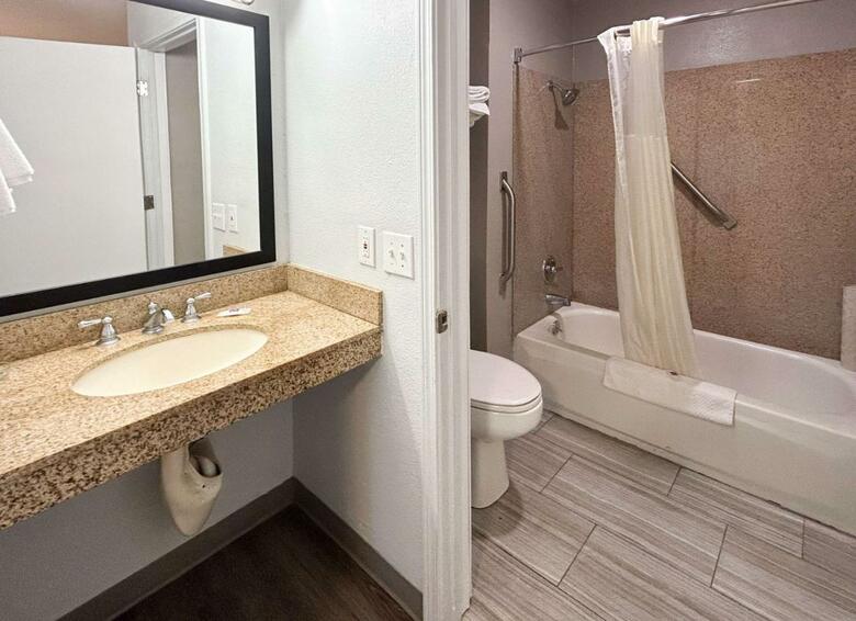 Hotel Studio 6 Suites Vancouver Wa Waterfront