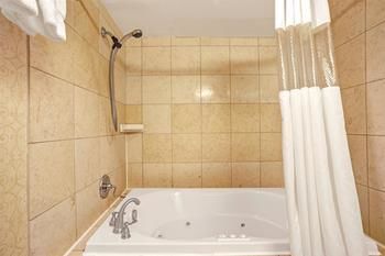 Hotel Comfort Inn & Suites