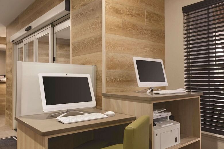 Hotel Country Inn & Suites