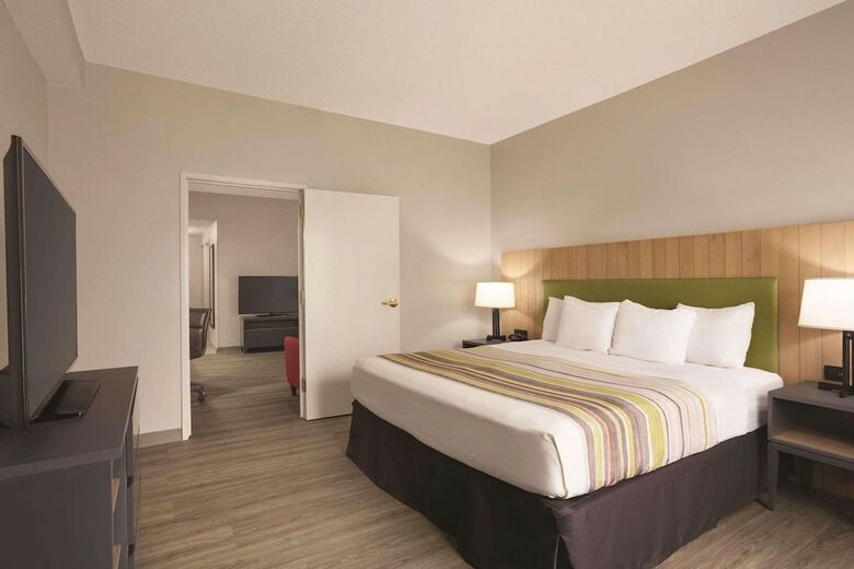 Hotel Country Inn & Suites
