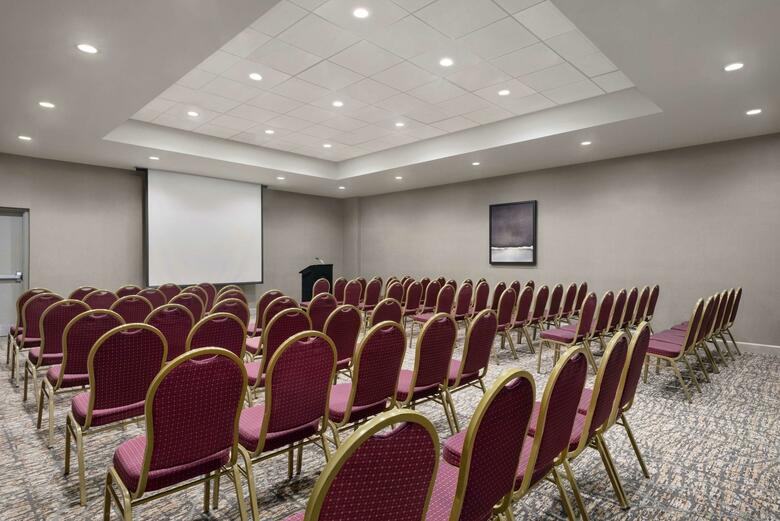 Hotel Embassy Suites Cleveland - Rockside