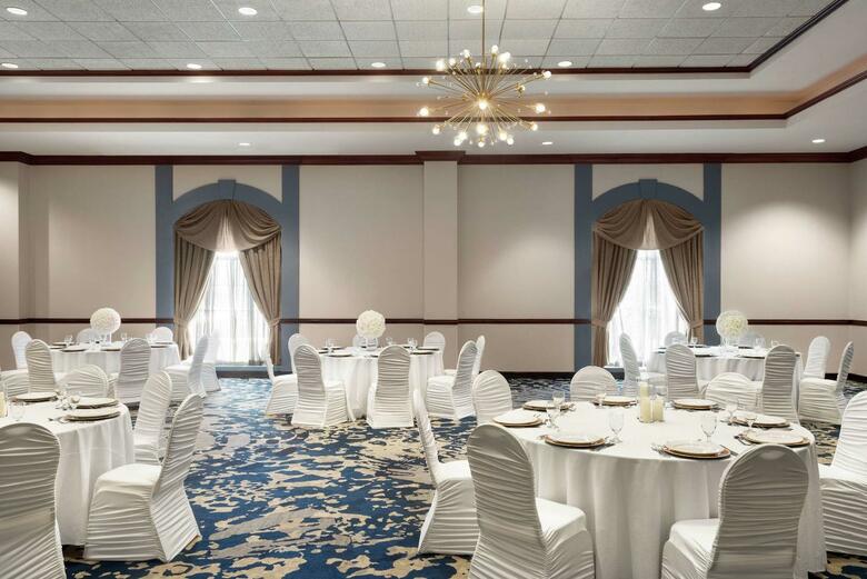 Hotel Embassy Suites Cleveland - Rockside