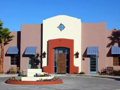 Hotel Lodge On The Desert