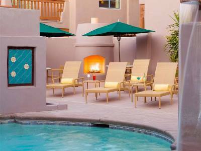 Hotel Lodge On The Desert