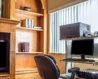 Hotel Comfort Suites At Metro Center