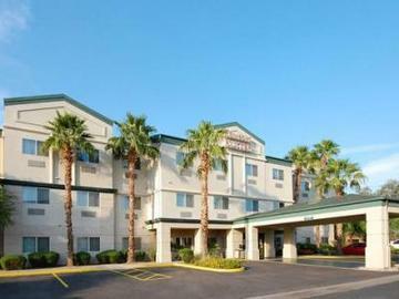 Hotel Comfort Suites At Metro Center