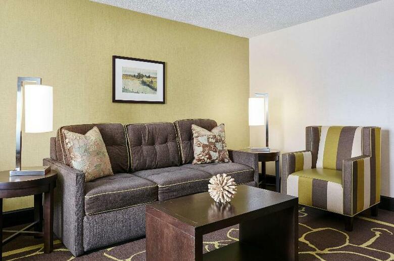 Doubletree Hotel Charlotte-gateway Village