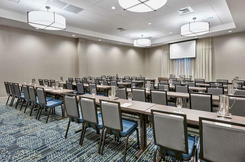Doubletree Hotel Charlotte-gateway Village