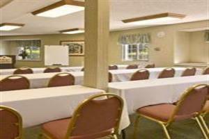 Hotel Ramada Inn & Suites