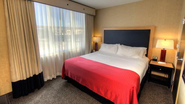 Hotel Cambria Suites