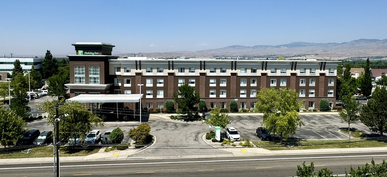 Hotel Cambria Suites