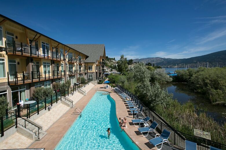 Hotel Summerland Waterfront Resort