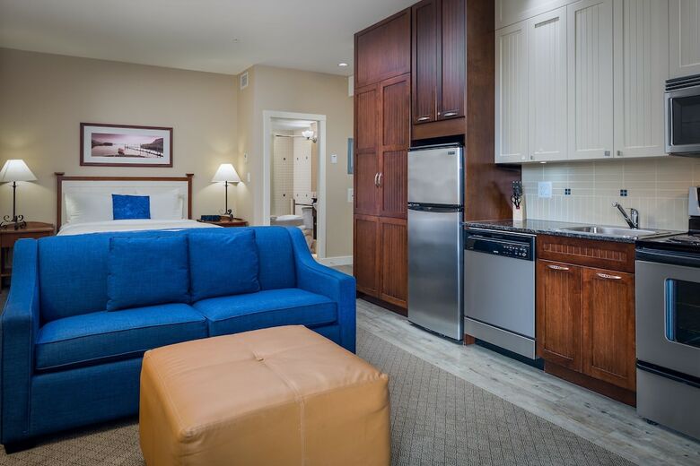 Hotel Summerland Waterfront Resort