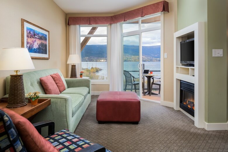 Hotel Summerland Waterfront Resort
