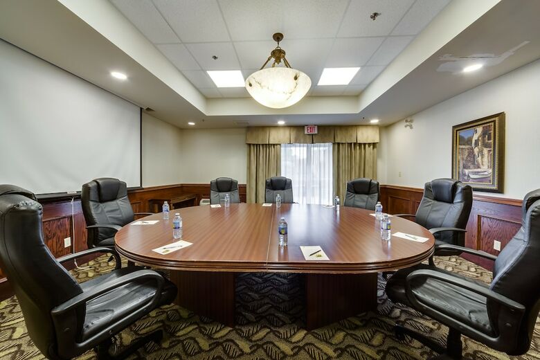 Hotel Monte Carlo Inn Vaughan Suites