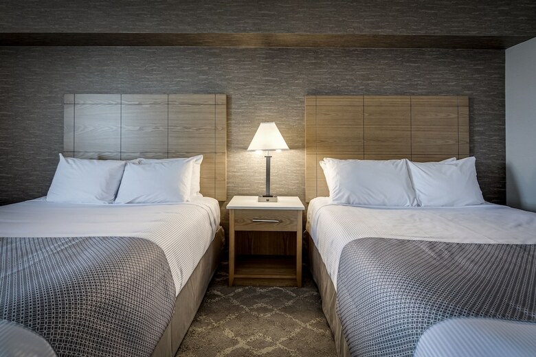 Hotel Monte Carlo Inn Vaughan Suites