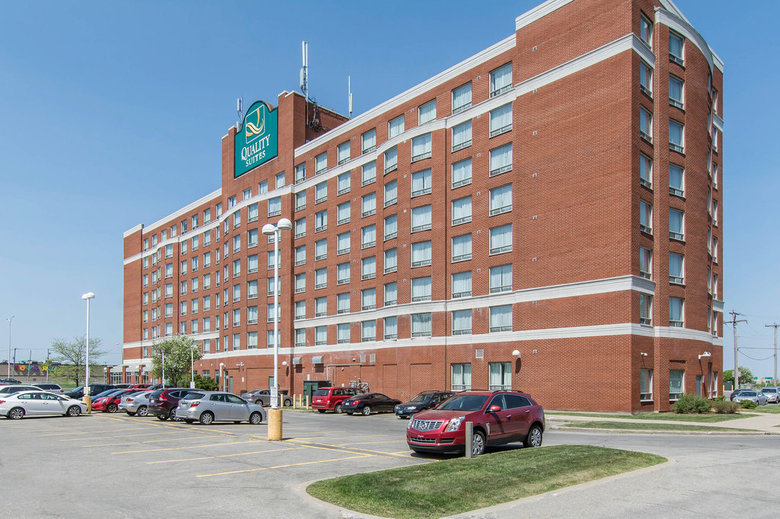 Hotel Quality Suites Montreal Aeroport