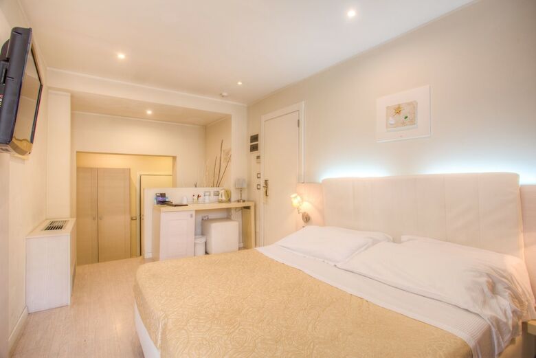 Hotel Ferretti Beach