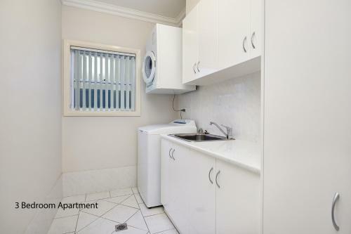Hotel Best Western Plus Charles Sturt Suites & Apartments