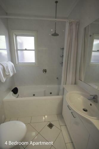 Hotel Best Western Plus Charles Sturt Suites & Apartments