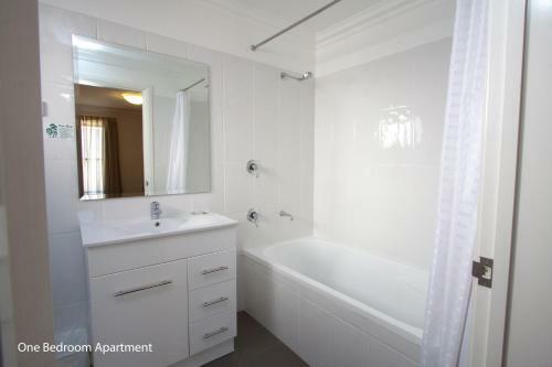 Hotel Best Western Plus Charles Sturt Suites & Apartments