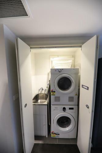 Aparthotel Heart Of Cbd Penthouse Apartment