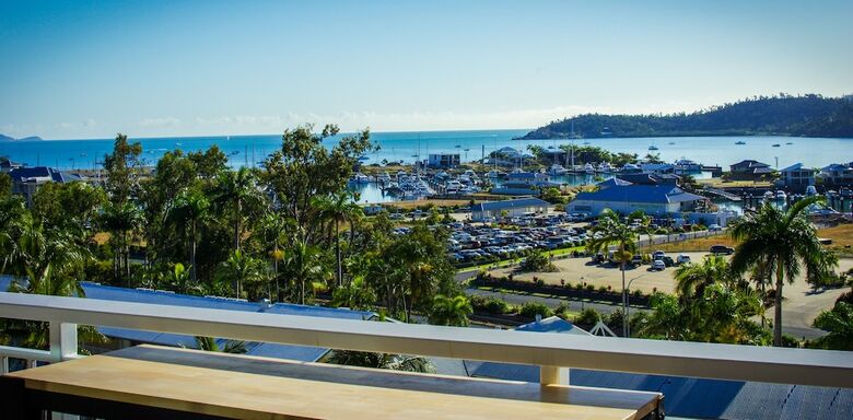 Aparthotel Coral Sea Vista Apartments
