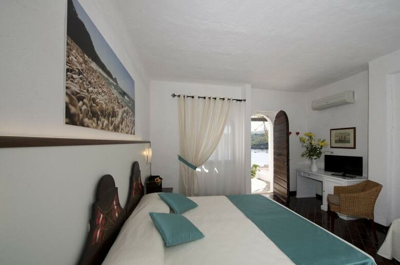 Hotel Cala Di Mola