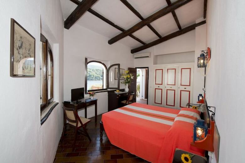 Hotel Cala Di Mola