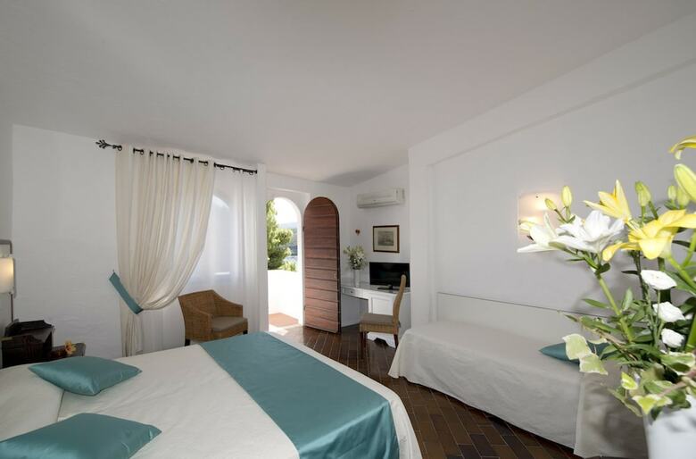 Hotel Cala Di Mola