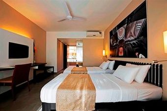 Hotel Whispering Palms Beach Resort
