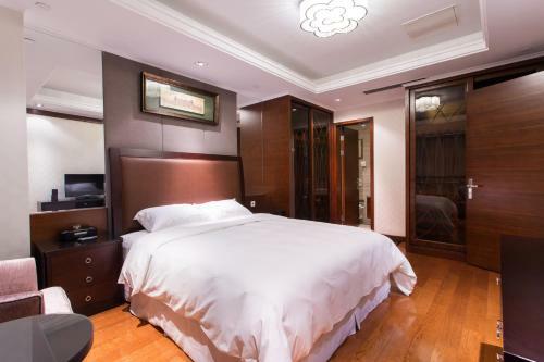 Qingdao Jinshan We+ Holiday Apartment ?wusi Square?