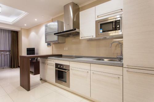 Qingdao Jinshan We+ Holiday Apartment ?wusi Square?