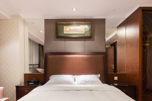 Qingdao Jinshan We+ Holiday Apartment ?wusi Square?