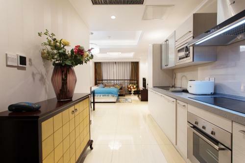 Qingdao Jinshan We+ Holiday Apartment ?wusi Square?