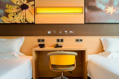 Iu Hotel Shenyang Railway Station Sk Transfer Center