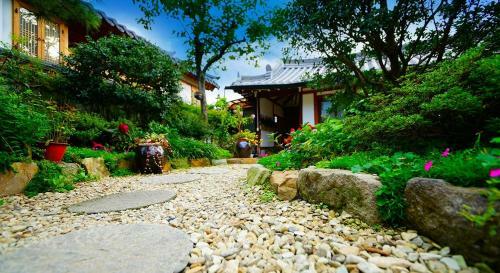 Hostal Beautiful Garden Hanok Guesthouse