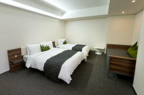 Metro Hotel Myeongdong