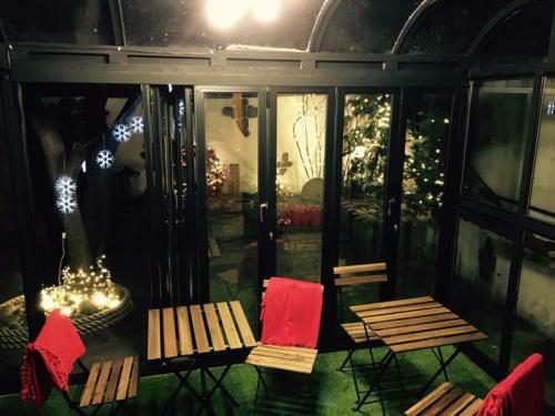Hostal J Garden House