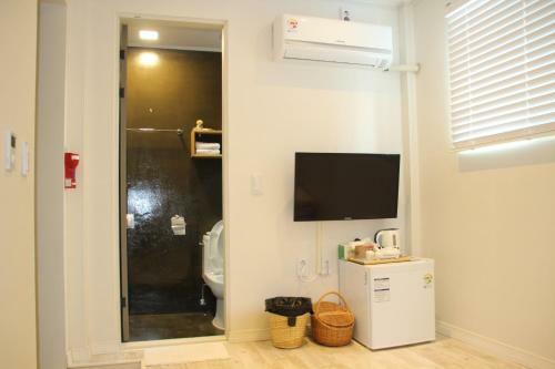 Hostal Daemyung Guesthouse