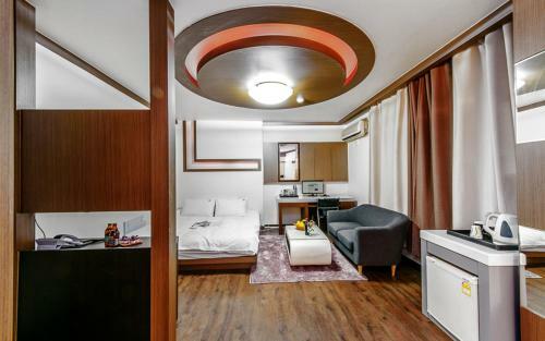 Mk Hotel