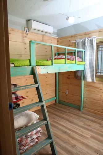 Hostal Basecamp Guesthouse