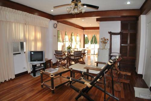 Hotel Surfside Boracay Resort And Spa
