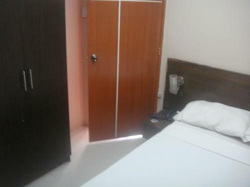 Hidden Pearl Hotel (janus Luxury Suites)