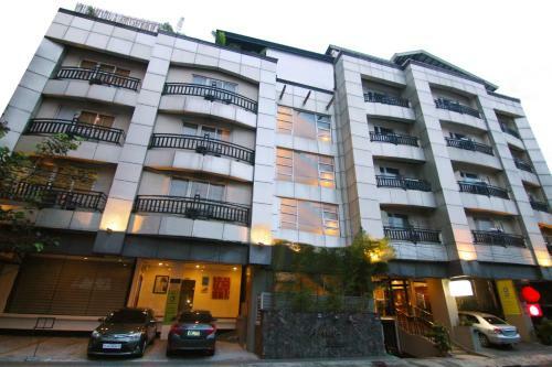 Artina Suites Hotel