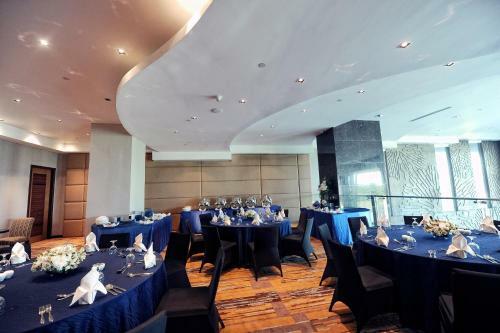 Acacia Hotel Manila
