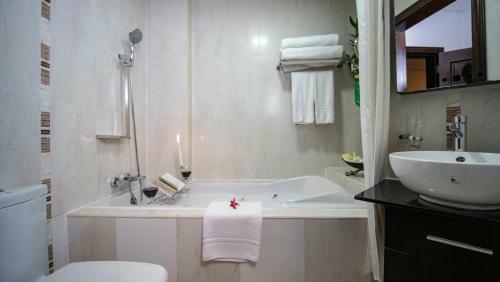 Oak Plaza Hotels East Airport