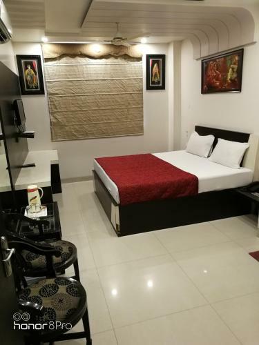Hotel Jinendra Palace